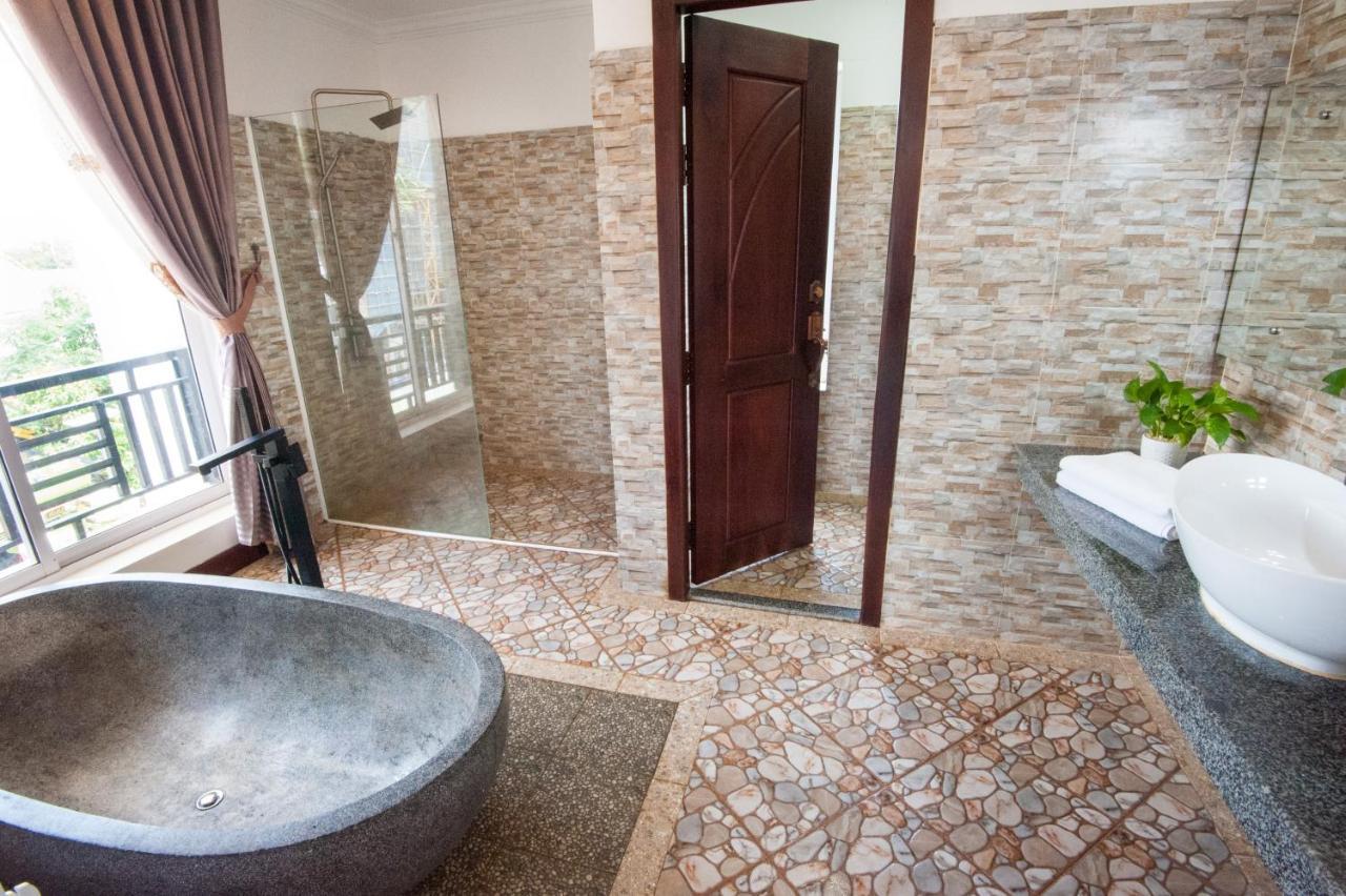Mad Monkey Hostel Siem Reap