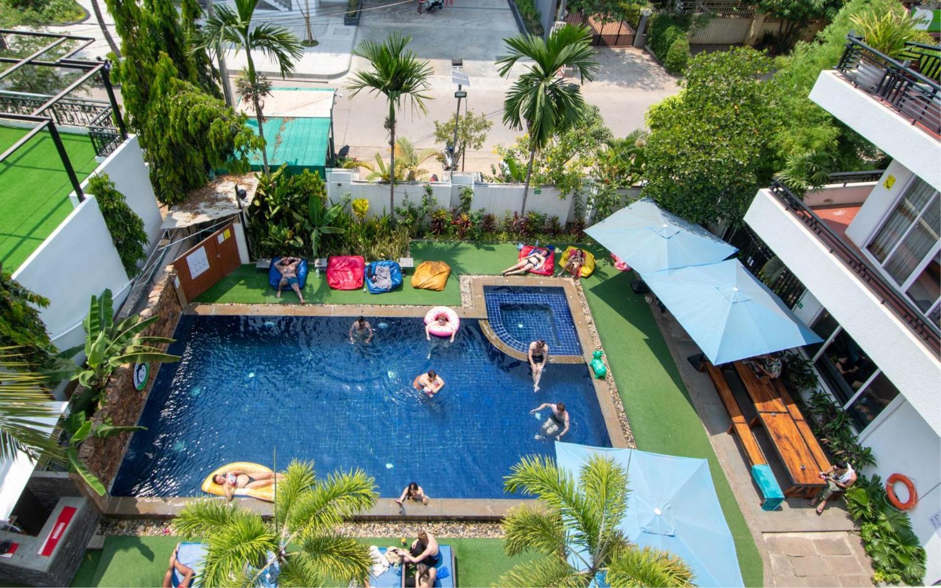 Mad Monkey Hostel *